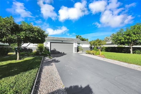 Casa en venta en Tamarac, Florida, 4 dormitorios, 159.42 m2 № 1977150 - foto 5