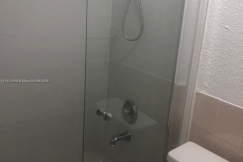 Copropriété à vendre à Sunny Isles Beach, Floride: 2 chambres, 81.29 m2 № 2194010 - photo 10