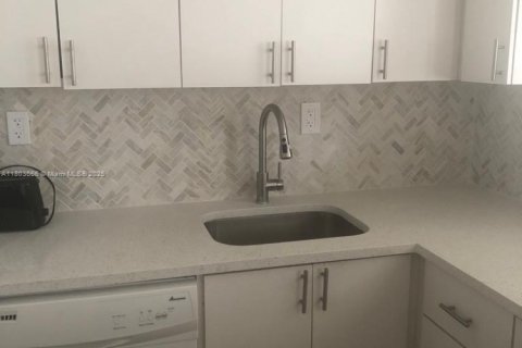 Copropriété à vendre à Sunny Isles Beach, Floride: 2 chambres, 81.29 m2 № 2194010 - photo 16