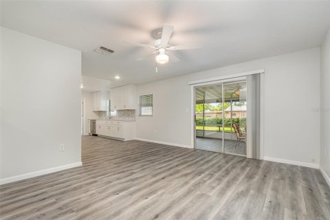 House in Orlando, Florida 3 bedrooms, 114.73 sq.m. № 1824407 - photo 3