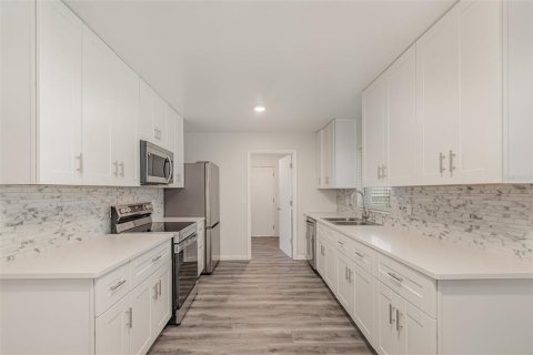 House in Orlando, Florida 3 bedrooms, 114.73 sq.m. № 1824407 - photo 5
