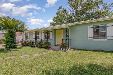 House in Orlando, Florida 3 bedrooms, 114.73 sq.m. № 1824407 - photo 18