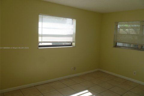 Снять в аренду виллу или дом в Холливуд, Флорида 2 спальни, 92.9м2, № 1947857 - фото 6