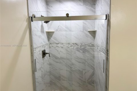 Townhouse in Lauderhill, Florida 2 bedrooms, 120.22 sq.m. № 2000184 - photo 6