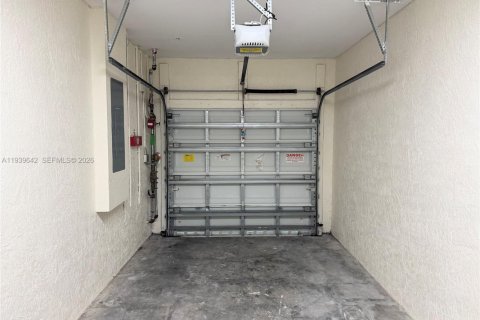 Townhouse in Lauderhill, Florida 2 bedrooms, 120.22 sq.m. № 2000184 - photo 14