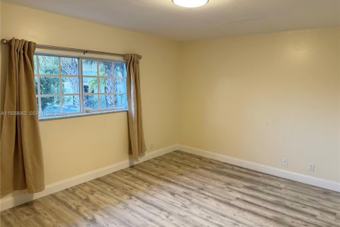 Townhouse in Lauderhill, Florida 2 bedrooms, 120.22 sq.m. № 2000184 - photo 5