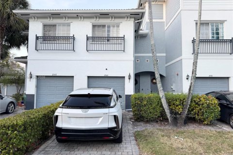 Townhouse in Lauderhill, Florida 2 bedrooms, 120.22 sq.m. № 2000184 - photo 15