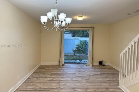 Townhouse in Lauderhill, Florida 2 bedrooms, 120.22 sq.m. № 2000184 - photo 4