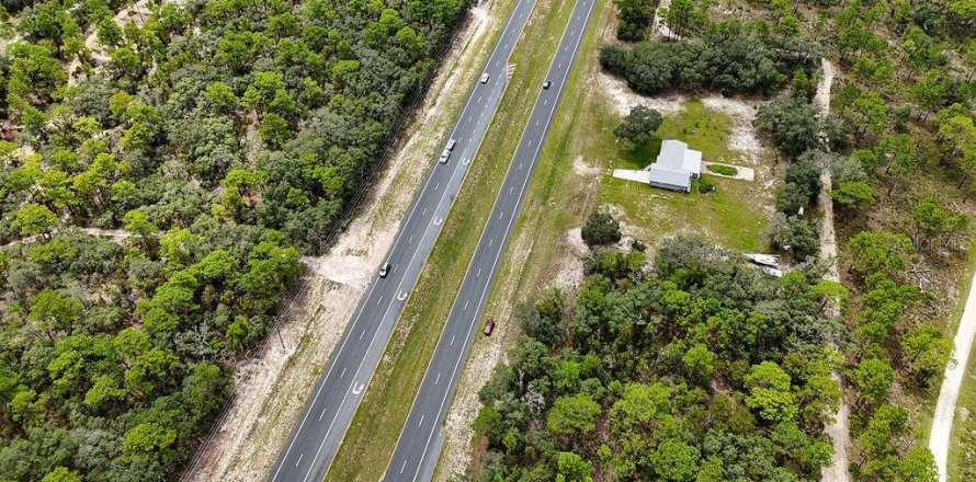 Commercial property in Weeki Wachee, Florida 217.39 sq.m. № 2349169
