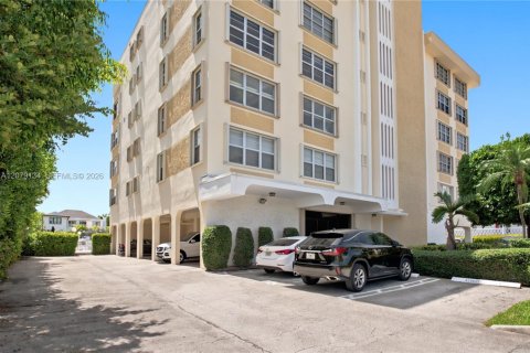 Copropriété à vendre à Bay Harbor Islands, Floride: 2 chambres, 189.99 m2 № 2340214 - photo 25