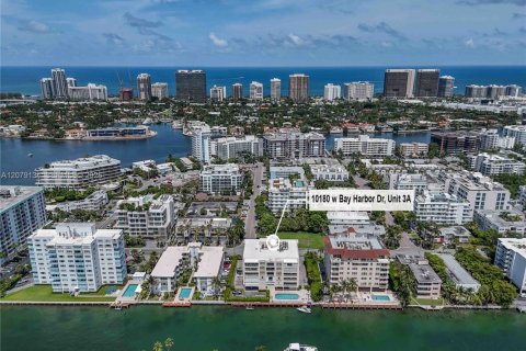 Copropriété à vendre à Bay Harbor Islands, Floride: 2 chambres, 189.99 m2 № 2340214 - photo 28