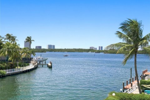 Copropriété à vendre à Bay Harbor Islands, Floride: 2 chambres, 189.99 m2 № 2340214 - photo 26
