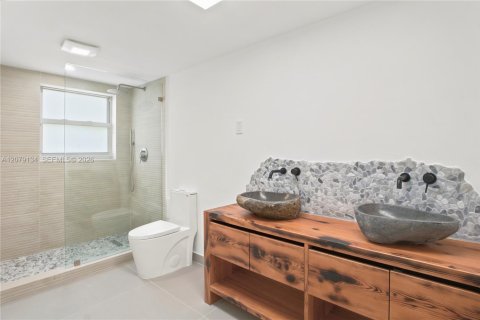 Copropriété à vendre à Bay Harbor Islands, Floride: 2 chambres, 189.99 m2 № 2340214 - photo 11