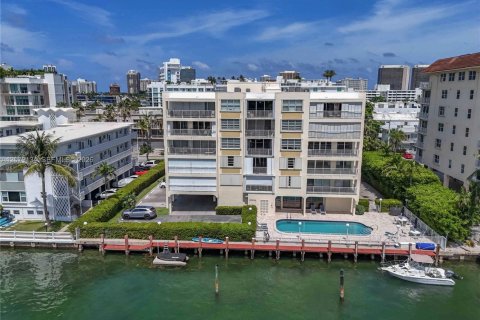 Copropriété à vendre à Bay Harbor Islands, Floride: 2 chambres, 189.99 m2 № 2340214 - photo 27