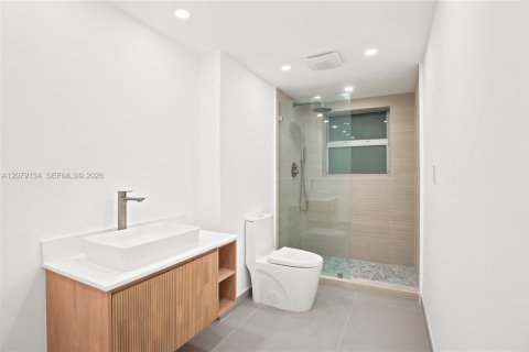 Copropriété à vendre à Bay Harbor Islands, Floride: 2 chambres, 189.99 m2 № 2340214 - photo 14