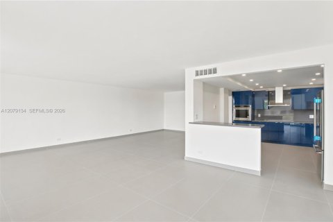Copropriété à vendre à Bay Harbor Islands, Floride: 2 chambres, 189.99 m2 № 2340214 - photo 16
