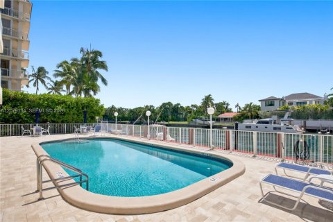 Copropriété à vendre à Bay Harbor Islands, Floride: 2 chambres, 189.99 m2 № 2340214 - photo 21
