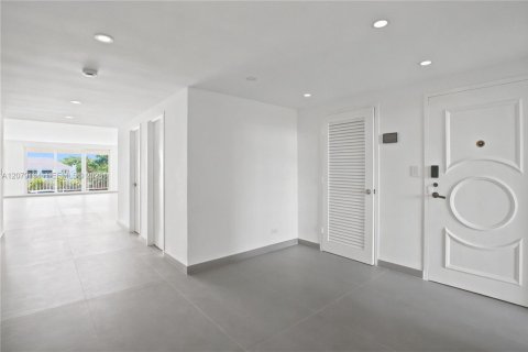 Copropriété à vendre à Bay Harbor Islands, Floride: 2 chambres, 189.99 m2 № 2340214 - photo 20