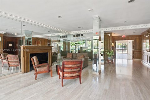 Copropriété à vendre à Bay Harbor Islands, Floride: 2 chambres, 189.99 m2 № 2340214 - photo 23
