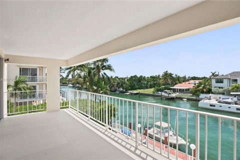 Copropriété à vendre à Bay Harbor Islands, Floride: 2 chambres, 189.99 m2 № 2340214 - photo 5