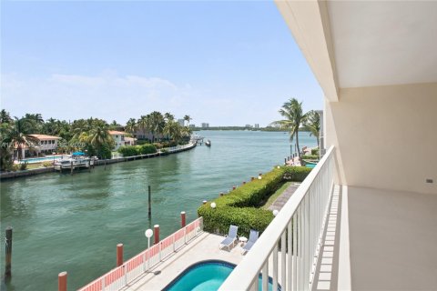Copropriété à vendre à Bay Harbor Islands, Floride: 2 chambres, 189.99 m2 № 2340214 - photo 6
