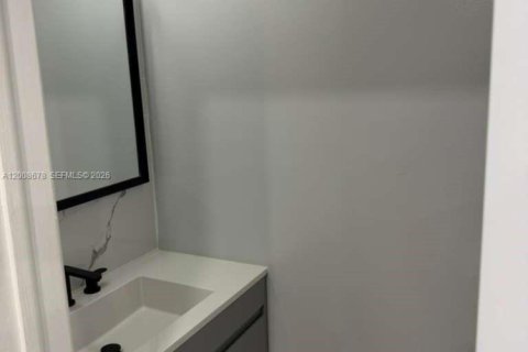 Touwnhouse à vendre à Miami, Floride: 2 chambres, 110.55 m2 № 2170933 - photo 14