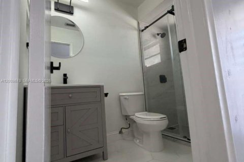 Touwnhouse à vendre à Miami, Floride: 2 chambres, 110.55 m2 № 2170933 - photo 7