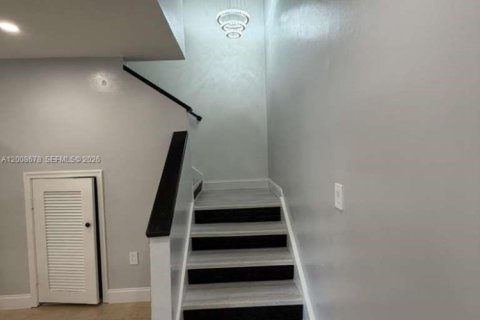 Touwnhouse à vendre à Miami, Floride: 2 chambres, 110.55 m2 № 2170933 - photo 12