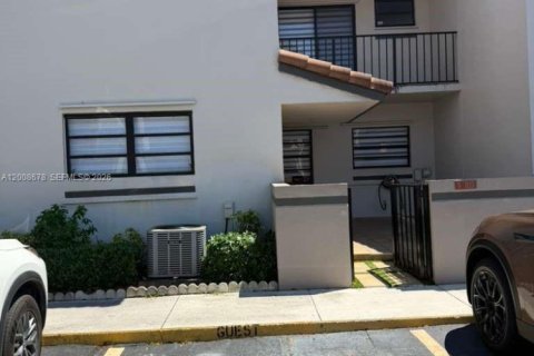 Touwnhouse à Miami, Floride 2 chambres, 110.55 m2 № 2170933
