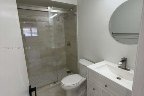 Touwnhouse à vendre à Miami, Floride: 2 chambres, 110.55 m2 № 2170933 - photo 10