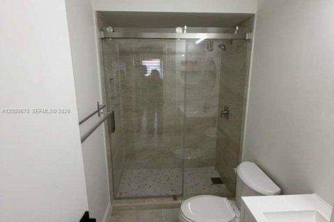 Touwnhouse à vendre à Miami, Floride: 2 chambres, 110.55 m2 № 2170933 - photo 6