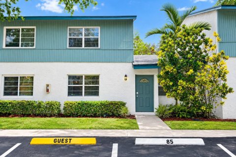 Townhouse in Plantation, Florida 3 bedrooms, 150.87 sq.m. № 2392061