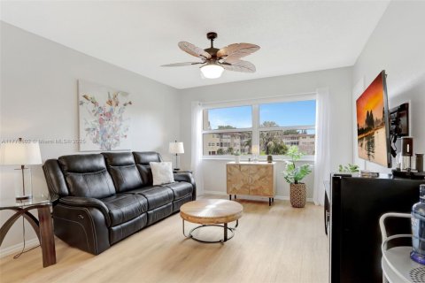 Condo in Lauderdale Lakes, Florida, 1 bedroom  № 1693484 - photo 17