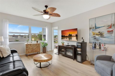Condo in Lauderdale Lakes, Florida, 1 bedroom  № 1693484 - photo 16