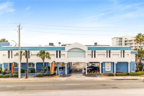 Commercial property in Daytona Beach, Florida № 1737282 - photo 1