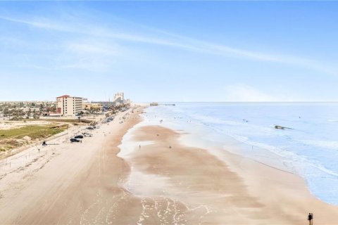 Commercial property in Daytona Beach, Florida № 1737282 - photo 2