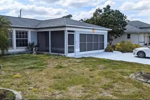 House in Port Charlotte, Florida 3 bedrooms, 110.74 sq.m. № 2413671 - photo 2