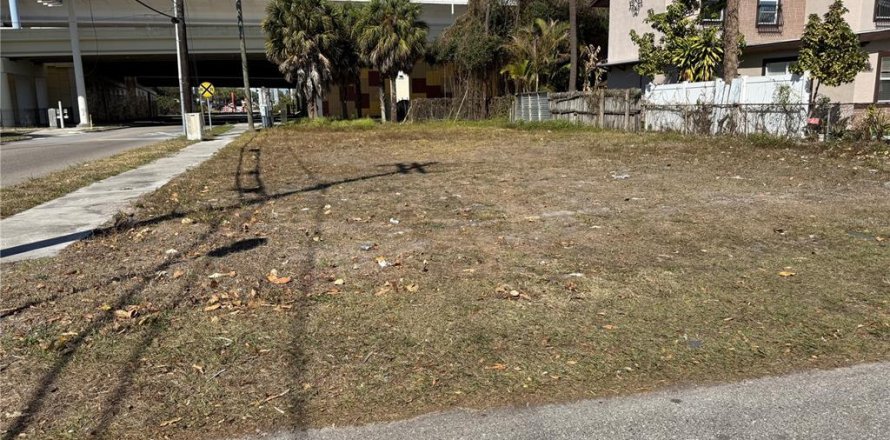 Terreno en Tampa, Florida № 2118279