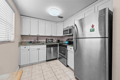 Condo in Delray Beach, Florida, 2 bedrooms № 2083038 - photo 11