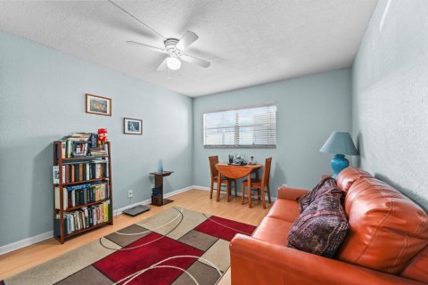 Condo in Delray Beach, Florida, 2 bedrooms № 2083038 - photo 18