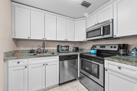 Condo in Delray Beach, Florida, 2 bedrooms № 2083038 - photo 12
