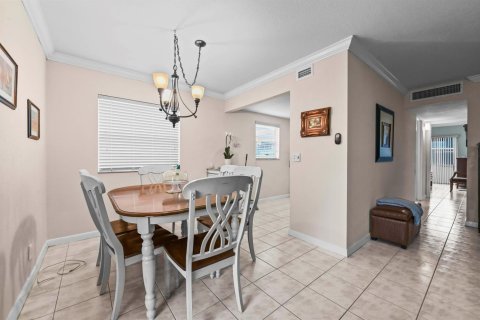 Condo in Delray Beach, Florida, 2 bedrooms № 2083038 - photo 9