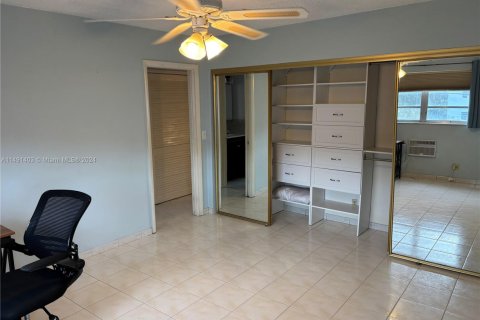 Copropriété à vendre à Hallandale Beach, Floride: 1 chambre, 68.38 m2 № 1985441 - photo 14