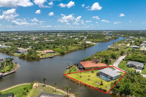 House in Port Charlotte, Florida 3 bedrooms, 163.6 sq.m. № 1688264 - photo 2