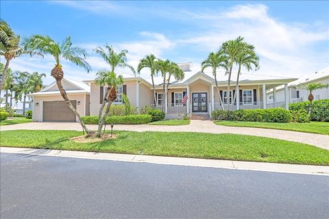 House in Fort Myers, Florida 4 bedrooms, 227.52 sq.m. № 2195750