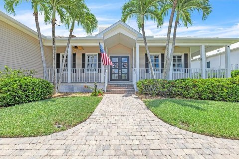 House in Fort Myers, Florida 4 bedrooms, 227.52 sq.m. № 2195750 - photo 3