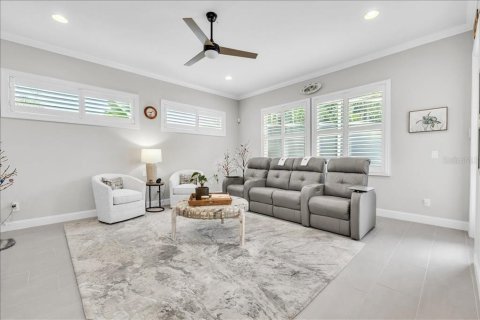 House in Fort Myers, Florida 4 bedrooms, 227.52 sq.m. № 2195750 - photo 18