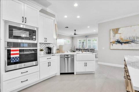 House in Fort Myers, Florida 4 bedrooms, 227.52 sq.m. № 2195750 - photo 14
