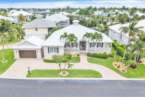 House in Fort Myers, Florida 4 bedrooms, 227.52 sq.m. № 2195750 - photo 2