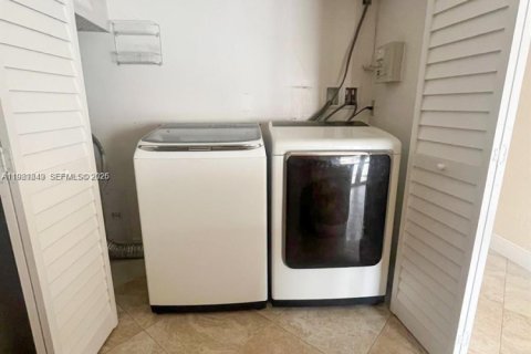 Снять в аренду кондоминиум в Хайалиа, Флорида 3 спальни, 124.49м2, № 2045534 - фото 11